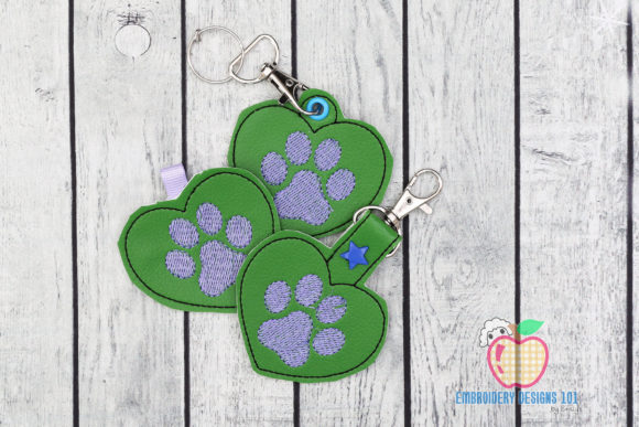 Reviewing the Dog Paw ITH Keyfob for Holiday Collections